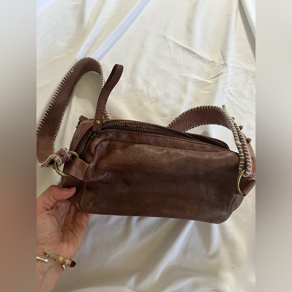 Beautifully worn leather and lots of compartments! - Picture 4 of 4